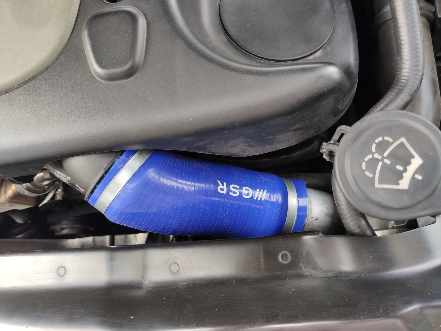 Dyzelinių BMW E60 E61 viršutinė EGR žarna